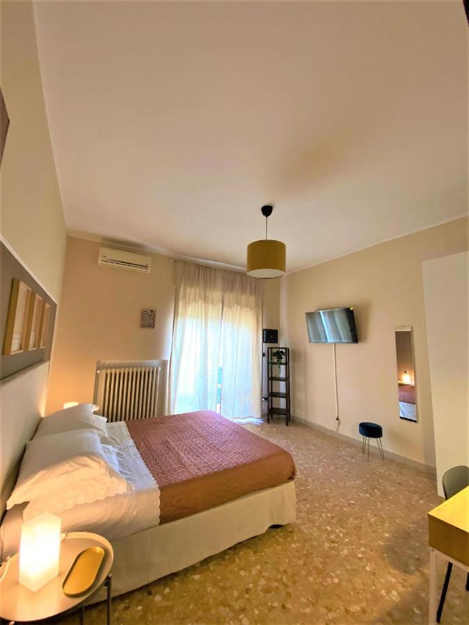 Casa Viola A 900 Mt Dalla Staz. Centrale Pescara Exterior photo
